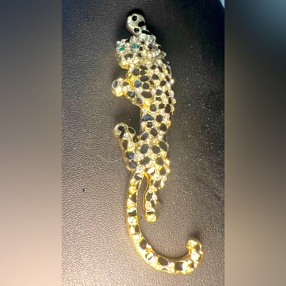 Gold Leopard Brooch